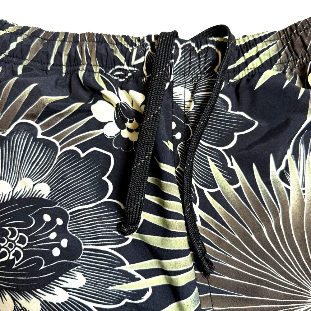 Tommy Bahama Men's Swim Trunks Size M Black Floral Hawaiian Board Shorts NWT‎